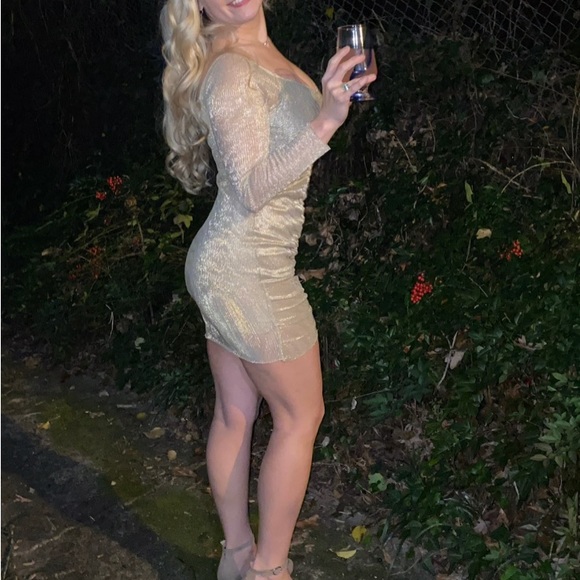 PrettyLittleThing Gold Metallic Plisse Ruched Front Bardot Bodycon Dress US6 - Picture 12 of 12